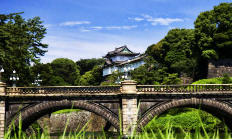 The defiantly ancient Imperial Palace in the heart of Tokyo (dreamstime)