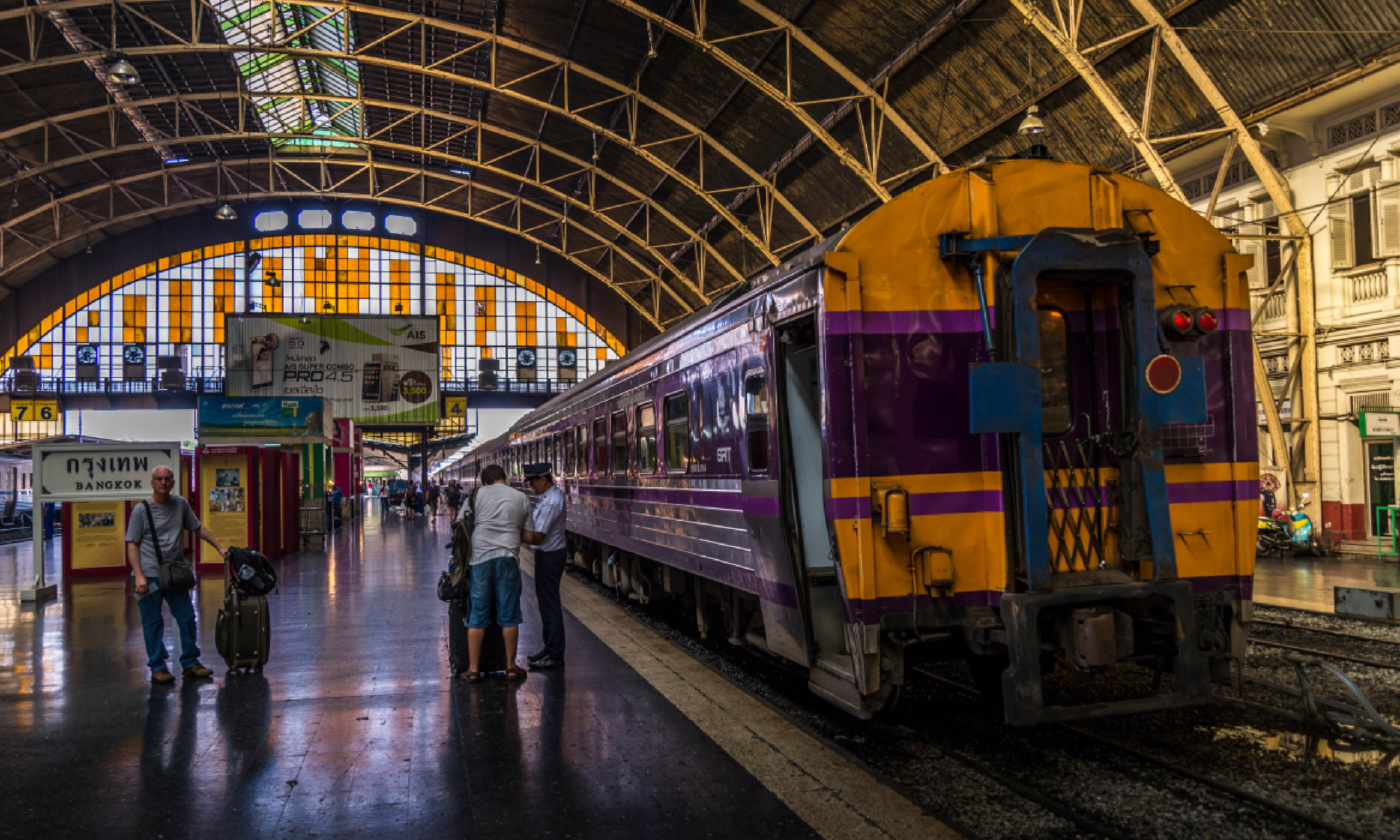 Hualamphong train station (Shutterstock)