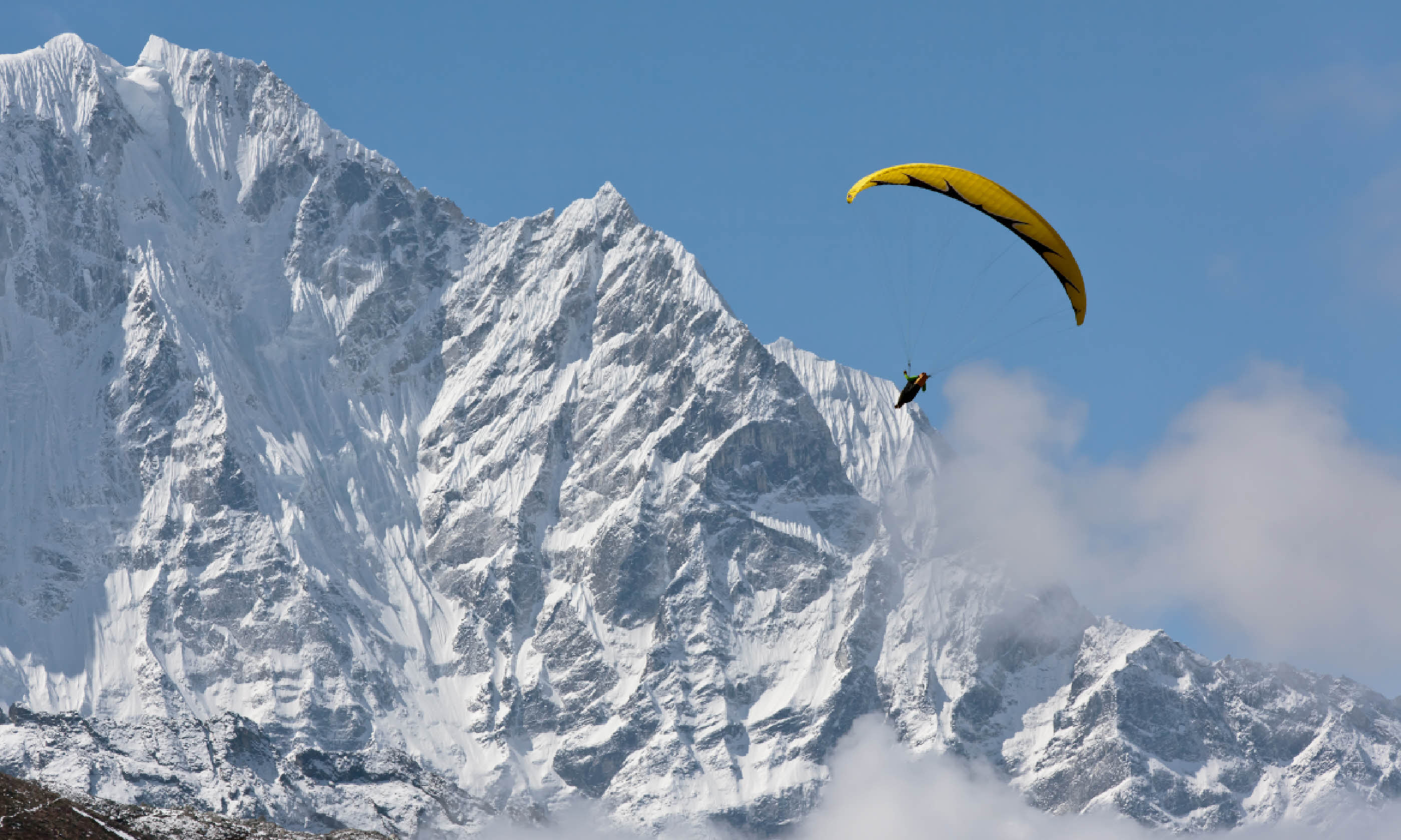 Paragliding over Nepal (Shutterstock)