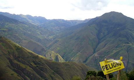 Kuelap is high in the Andes, like Machu Picchu (betoscopio)