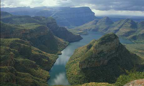 Meander through mountains, Blyde River Canyon (South Africa Tourism)