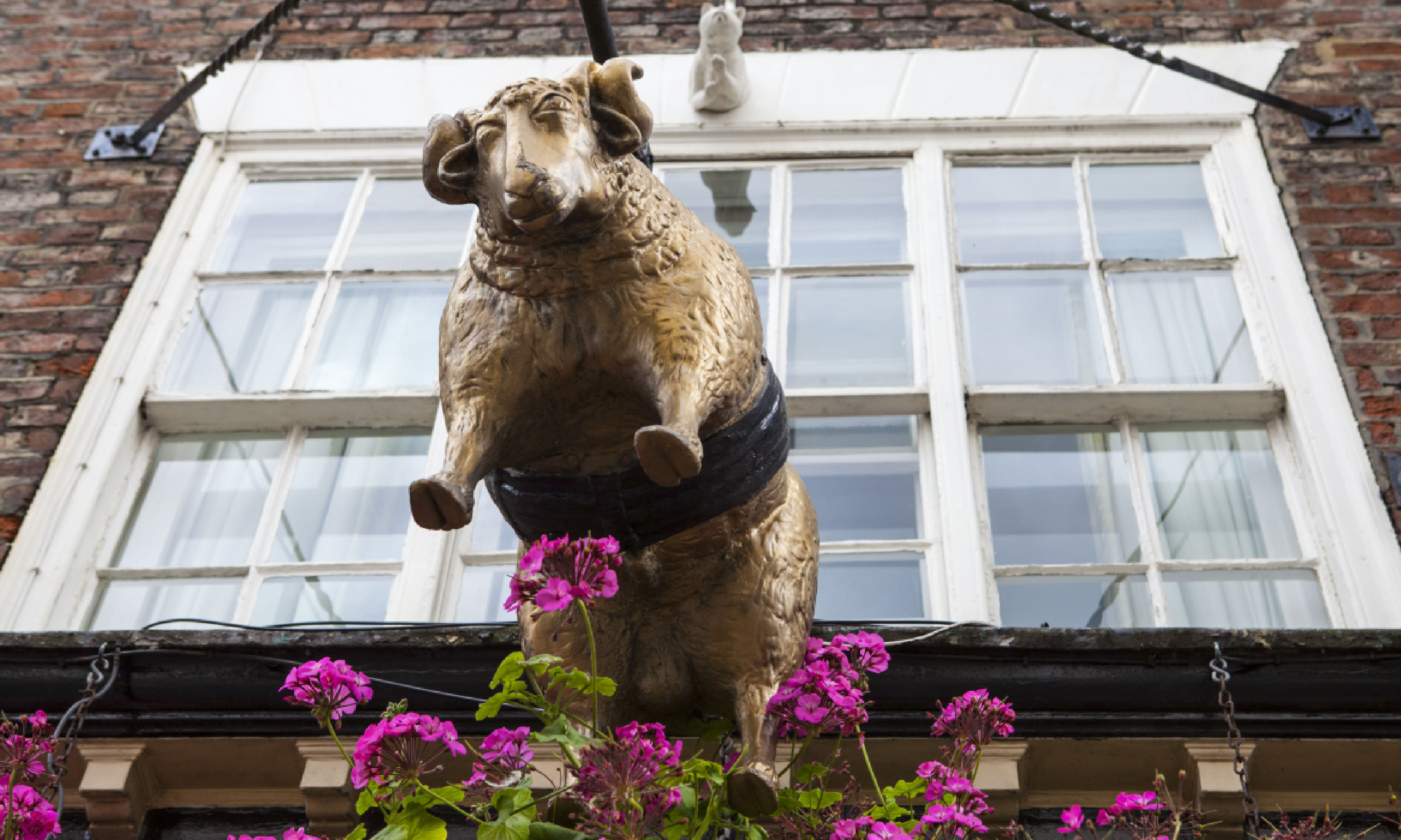 Golden Fleece exterior (Shutterstock)