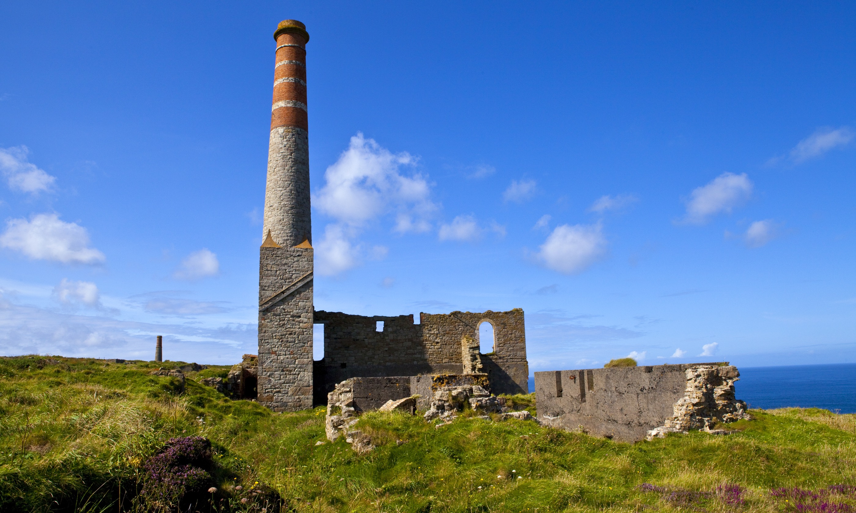 Geevor tin mine in the sun (Shutterstock.com)