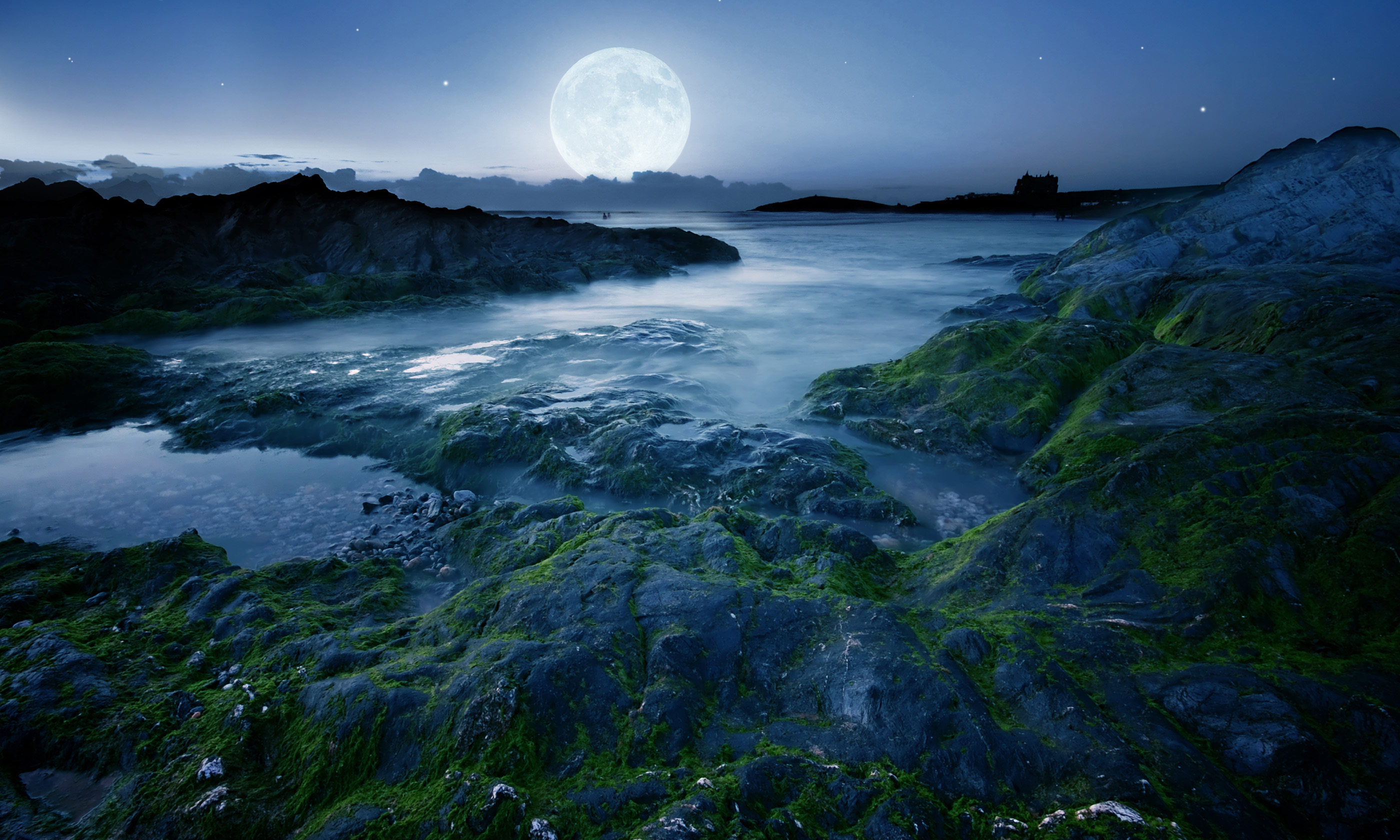 Full moon over Cornwall (Shutterstock: see main credit below)
