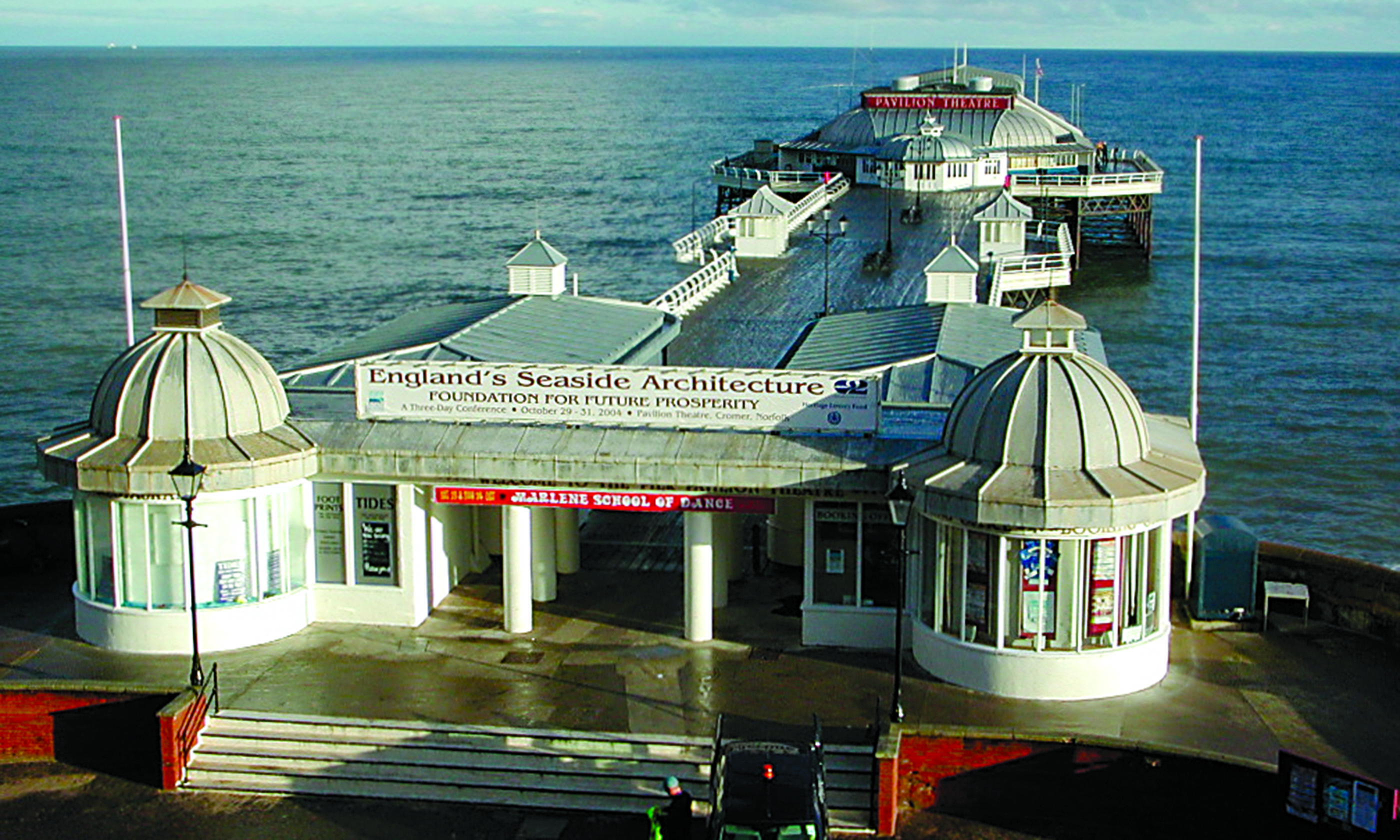 Cromer Pier (Tim Phillips – British Seaside Piers)