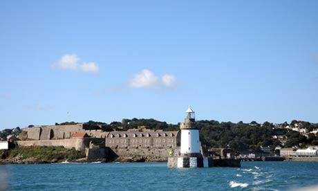Lighthouse St Peter Port (dreamstime_xs_16232459)