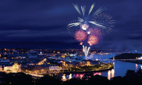 Fireworks light up Derry's once-embattled walled westside (Tourism Ireland)
