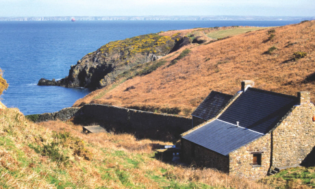 Marloes Sands Youth Hostel (Image: Alf Alderson/Cool Places)