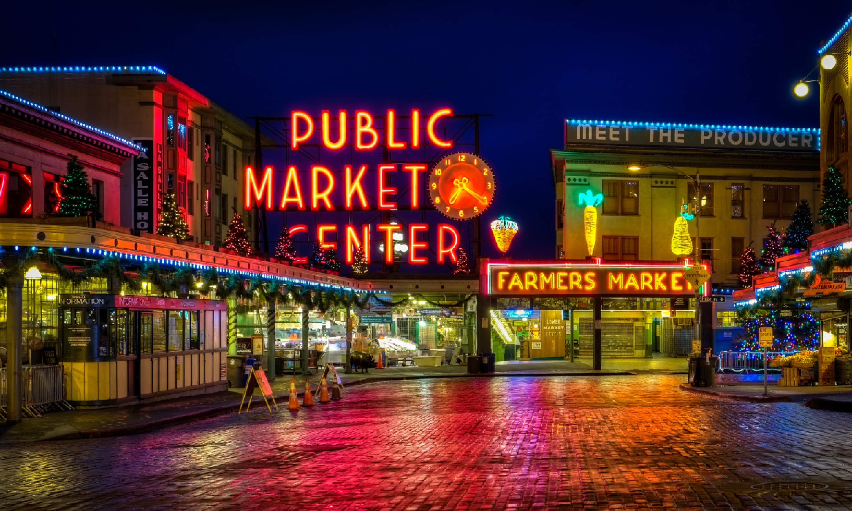 Pike Market at night (Shutterstock)