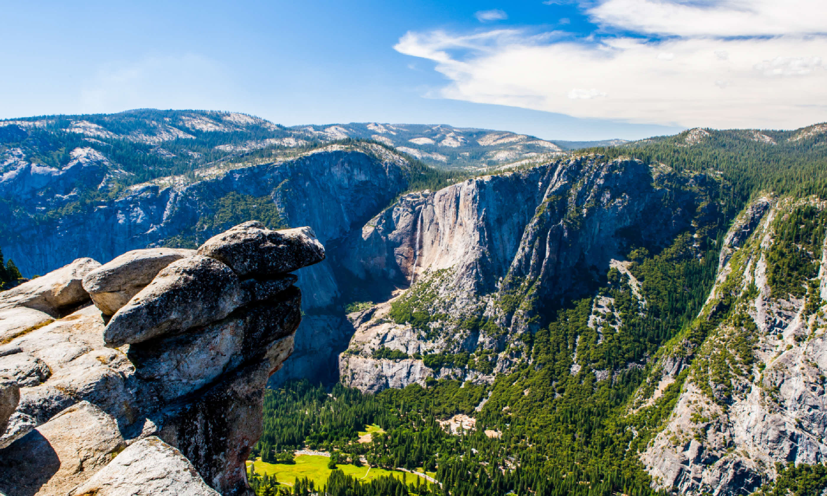 Panoramic view from Glacier Point over Yosemite Valley (Shutterstock)