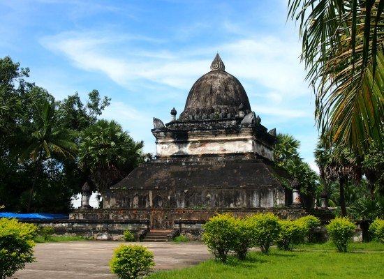  Travel Laos. Stupa Luang Prabang