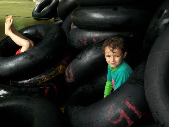 tubing vang vieng at water cave