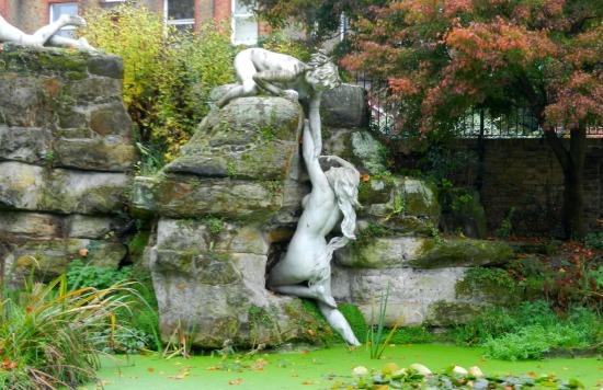 statue garden Living in Twickenham
