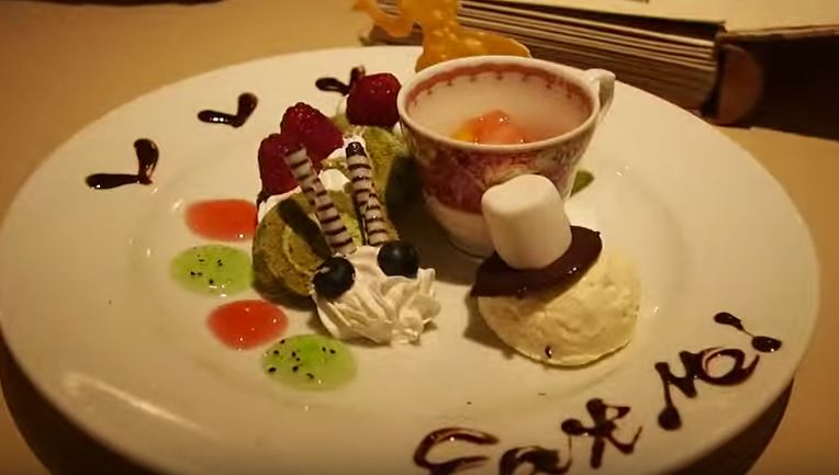 Alice in Wonderland Cafe Tokyo dessert