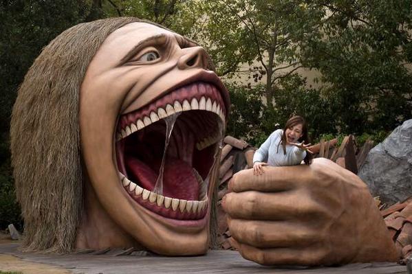 USJ Attack on Titan : Eaten by a Titan! (photo: carudamon119.tumblr.com)