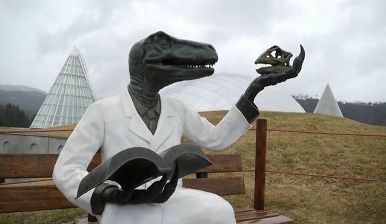 Fukui Prefectural Dinosaur Museum Amusing Statue