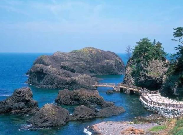 Tojimbo Cliffs walkways