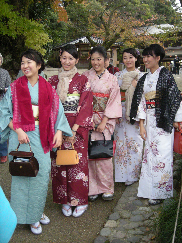gorgeous girls at the gates to the gardens - they'd come to see the gardens in their rented kimonos