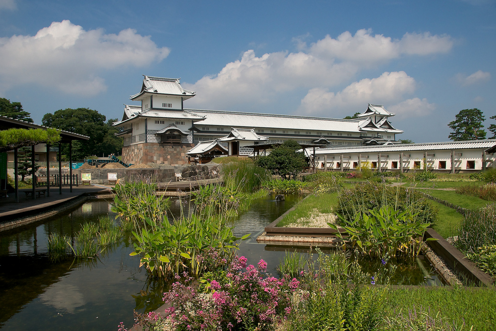 Kanazawa Castle and gardens (photo: lensonjapan/flickr)