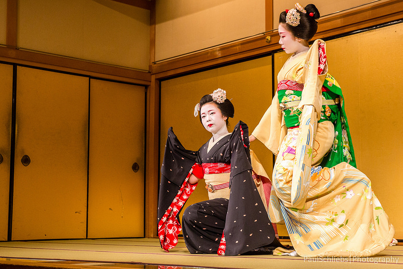 Maiko Show - Gion - Tokyo - Japan (photo: PaulSchliebs/flickr)