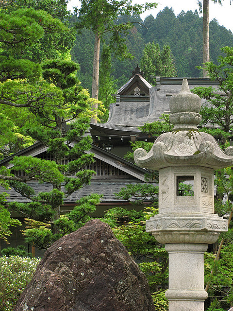 Shojoshin-in temple best stay in Japan! (photo: thisyearsboy/flickr)