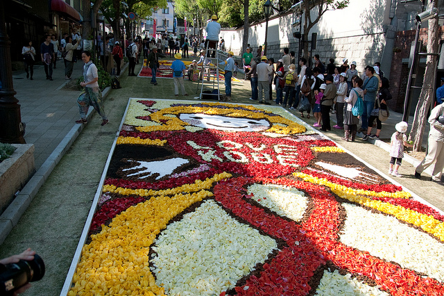 Infiorata Kobe (photo:  Chi (in Oz)/flickr)