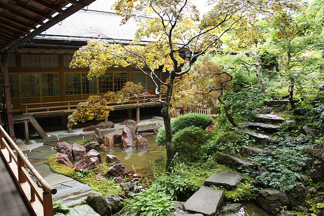 View outside room at Shojoshin-in in Koyasan (photo:  Andrea Schaffer/flickr)