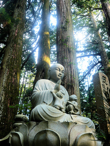 Divine statue - Okunoin cemetery