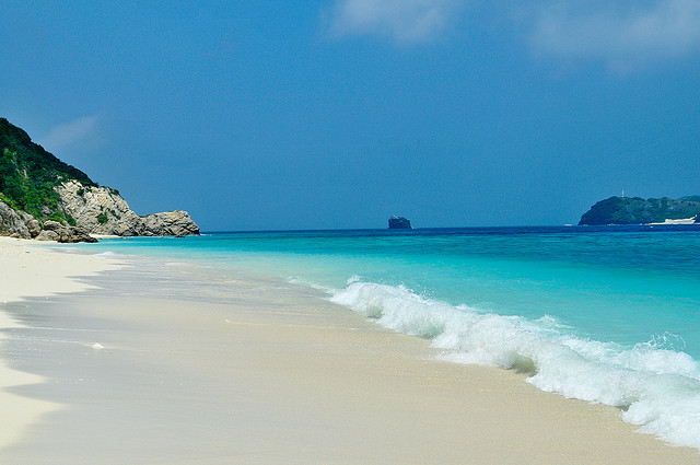 Zamami Island beach (photo: maurizio mucciola/flickr)
