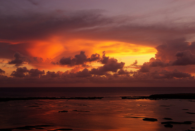 Kumejima Okinawa Sunset (photo: A Shino/flickr)