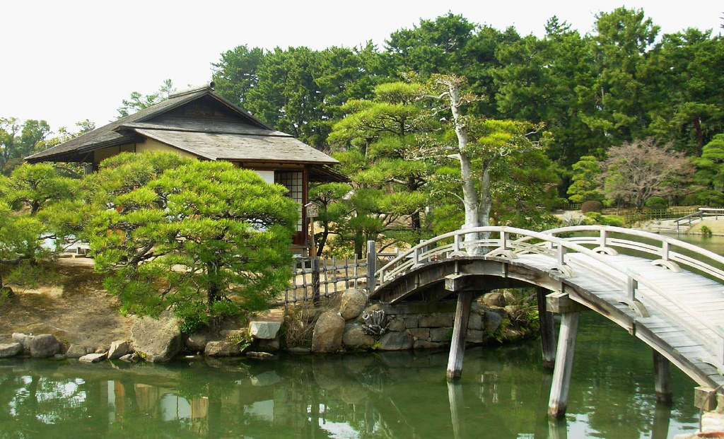 Korakuen gardens bridge and pond