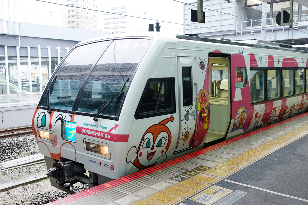 Okayama Anpanman Train (photo: chinnian/flickr)