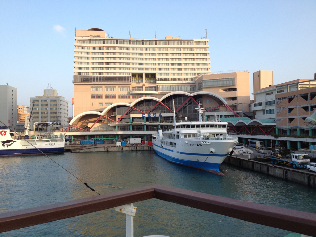Minato Port is located in Kume Island's Kanegusuku neighborhood 