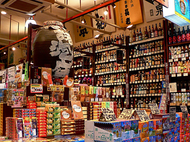 Kokusai-dori Shop awamori (photo: chrissam42/flickr)