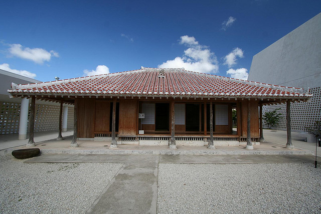 Okinawa Prefectural Museum and Art Museum traditional house (photo: l-v-l/flickr)