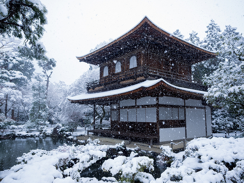 Feb 2014 - Snow falls at Ginkaku-ji temple (photo: Norihiro Kataoka/flickr)