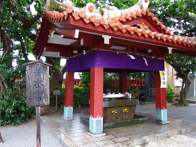 Spectacular Naminoue Shrine (photo: Dal Lu/flickr)