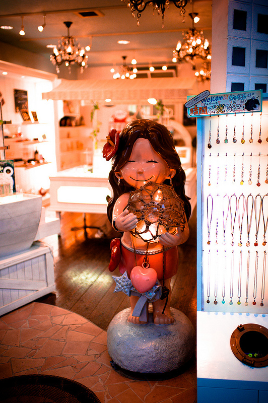 Cute Shop at Kokusai Dori Street (International Street), Naha, Okinawa (photo: Chen Qu/flickr)