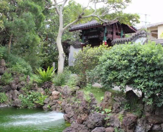 Fukushu-en Chinese Garden pool