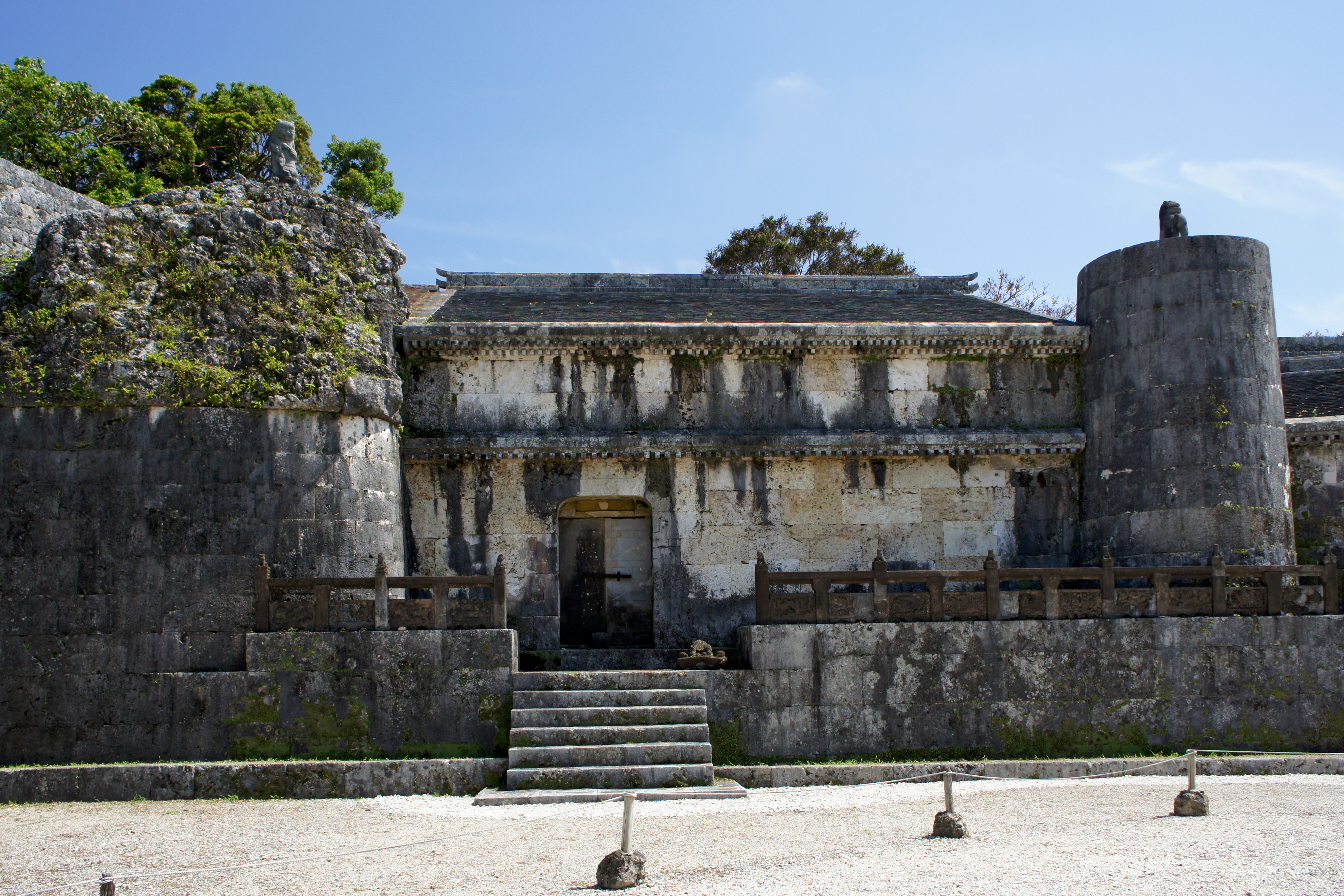 English: Tamaudun in Naha, Okinawa prefecture,...