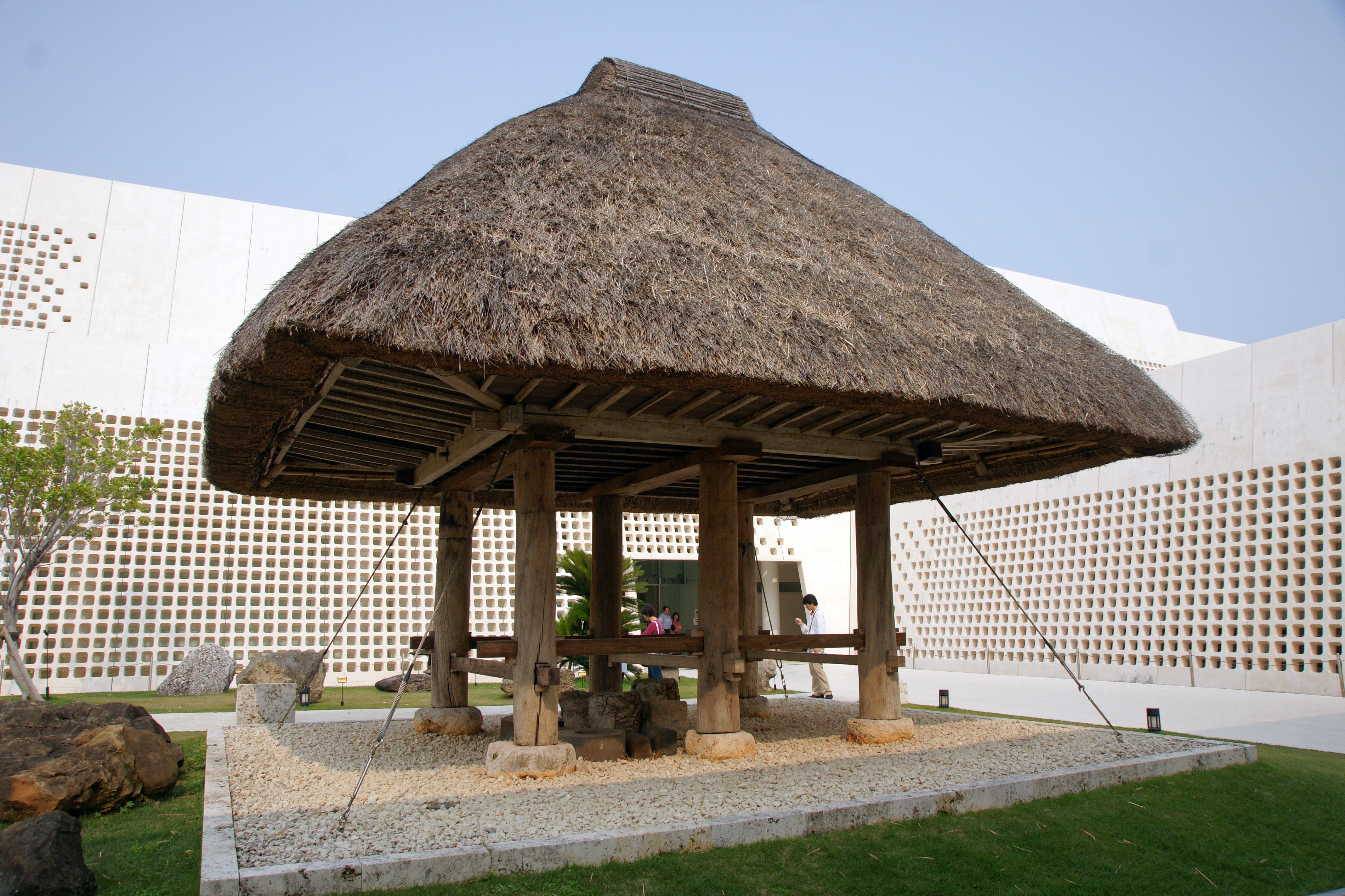 English: Okinawa Prefectural Museum & Art Muse...