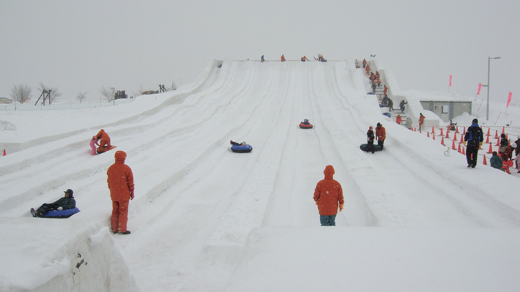 Tsudome tube slide