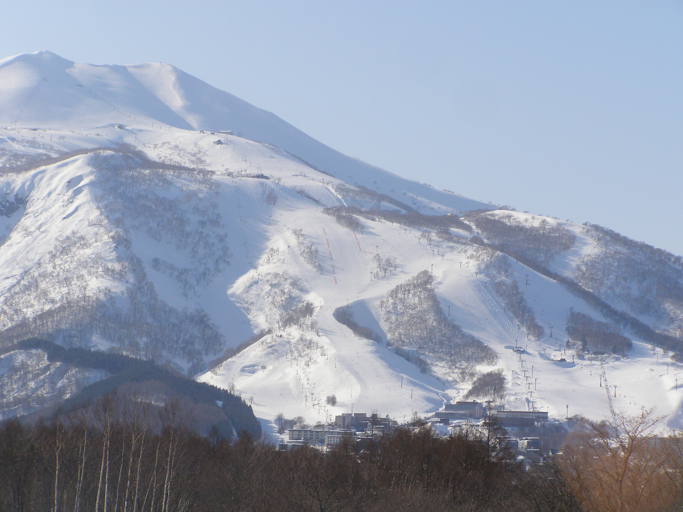 日本語: 倶知安町比羅夫国道5号線付近から望む