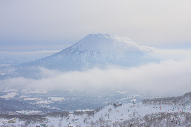 Grand Hirafu Resort Ski view (photo: takushib/flickr)