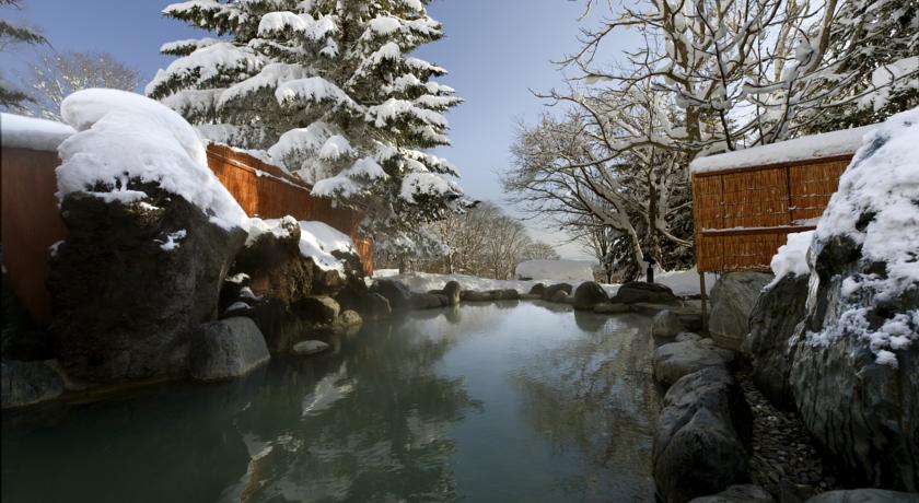 The Green Leaf Hotel Onsen in Niseko Village