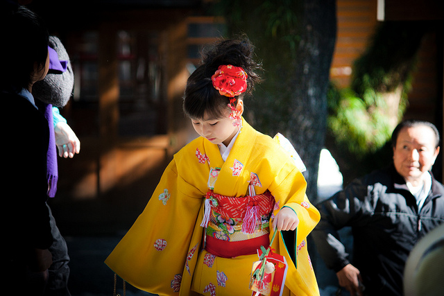 Celebrating Shichigosan (7-5-3) in Atsutsa (photo:  JapanDave/flickr)