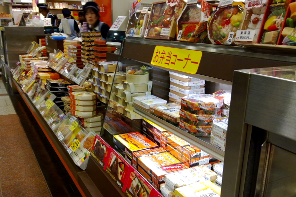 Nagoya Station Bento shop (photo: Cloudywind/flickr)