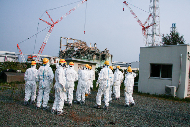 The IAEA International Remediation Expert Mission examines Reactor Unit 3 during the team’s visit today to TEPCO’s Fukushima Daiichi Nuclear Power plant (photo: IAEA Imagebank)