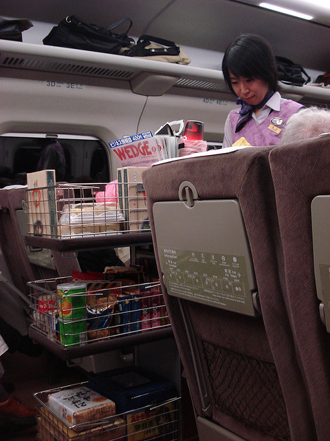 Shinkansen food cart (photo:  culturalelite/flickr)