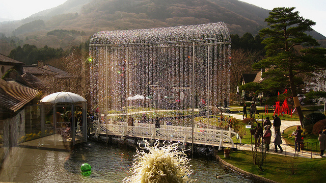 Hakone Venetian Glass Museum glass waterfall (photo:  Sanctu/flickr)